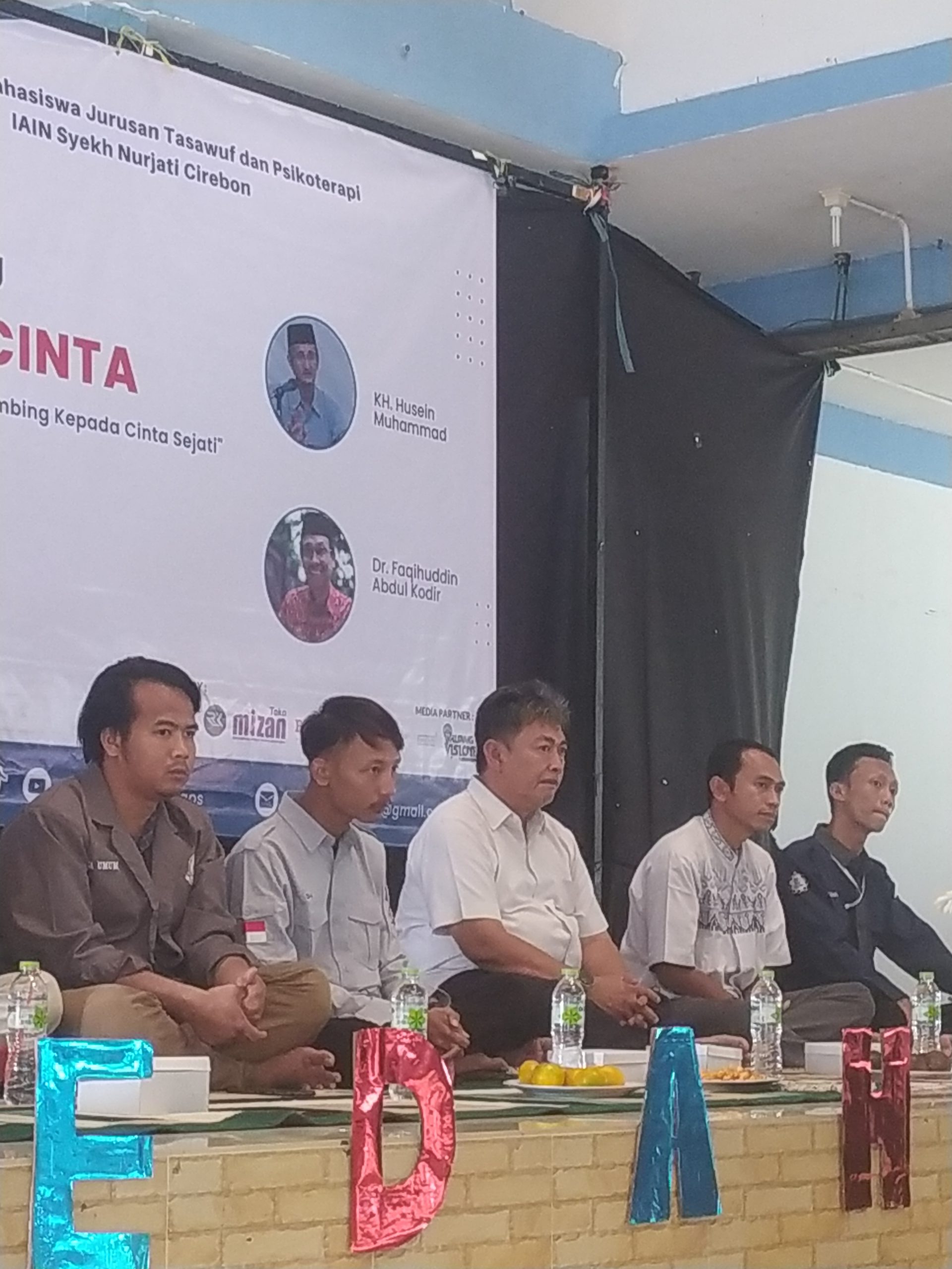Himpunan Mahasiswa Jurusan Tasawuf dan Psikoterapi Gelar Bedah Buku; Kidung Cinta